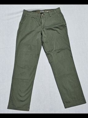 Lee Women's Size 10 Pants in Olive Green.